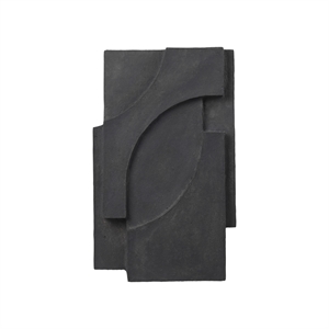 Kristina Dam Studio Serif Relief Veggdekorasjon Mørkegrå