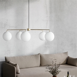 MENU Chambers Chandelier 96 Taklampe i Messing MENU Chambers Chandelier 96 Taklampe i Messing