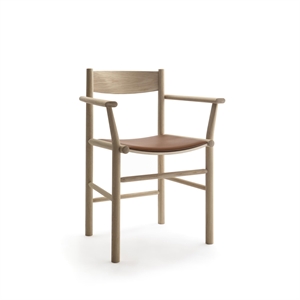 Nikari Linea Collection Akademia Spisestol med Armlener Lys Lakkert eik/Elmosoft 33004 Skinn