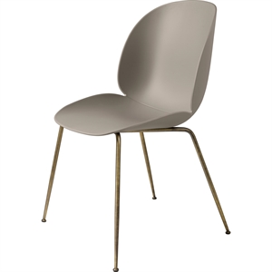 GUBI Beetle Spisestol Konisk Base Antikk Messing/ Ny Beige