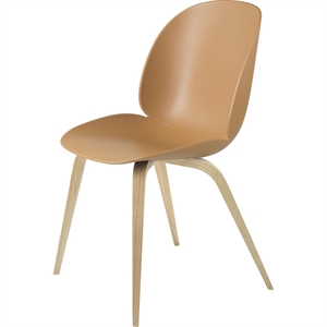 GUBI Beetle Spisestol Trebase Eik Semi - Matt/ Amber