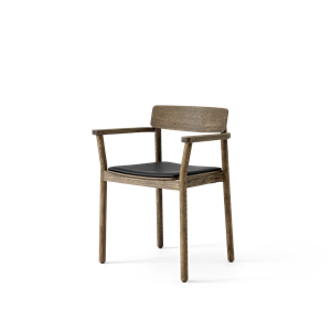 &Tradition Betty TK11 Spisestol med Armlener Sort Skinn/røkt Eik