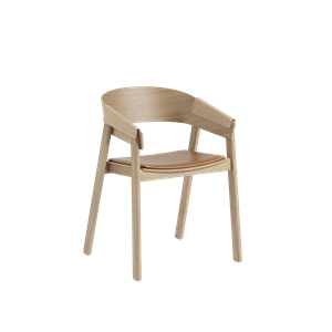 Muuto Trekk Spisestol med Armlener Skinntrukket Cognac/Eik