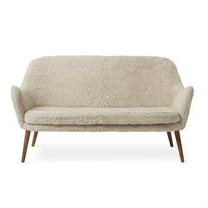 Varm Nordisk Dwell 2-seters sofa i saueskinn, måneskinn