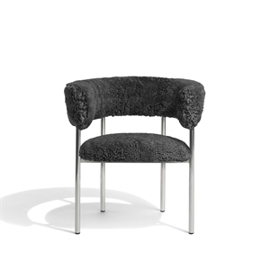 Furniture Copenhagen Font Spisestol med Armlener Saueskinn Grå/ Polert Stålramme