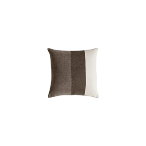 FORMARKIVET Pute med Stor Logo 55x55 Lys Beige/ Umbrabrun