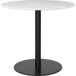 GUBI 1.0 Spisebord Rundt Ø80 cm med Sort Base og Hvit Carrara Marmorplate