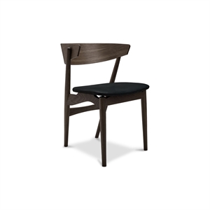 Sibast Furniture No 7 Spisestuestol Mørkoljet Eik og Sort Skinn