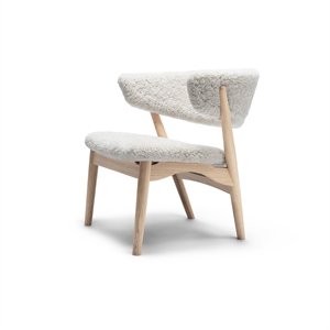 Sibast Furniture No 7 Lenestol Heltrukket Hvitoljet Eik og Saueskinn Kort Måneskinn